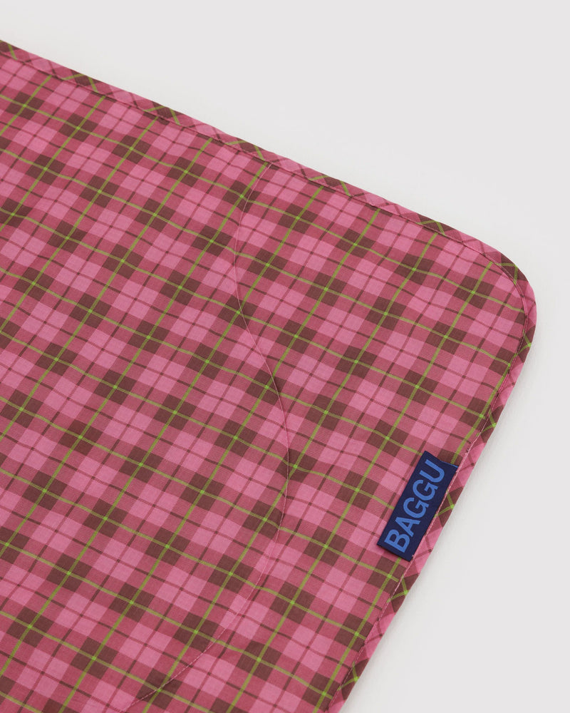 BAGGU Wholesale  Puffy Picnic Blanket - Azalea Pink Tartan