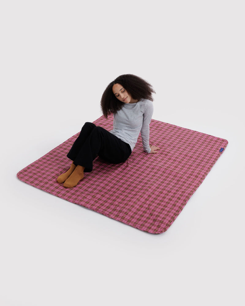 BAGGU Wholesale  Puffy Picnic Blanket - Azalea Pink Tartan