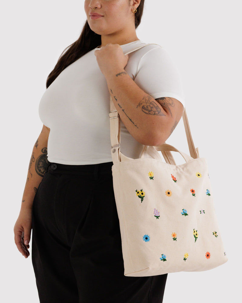 BAGGU Wholesale  Horizontal Zip Duck Bag - Embroidered Ditsy Floral